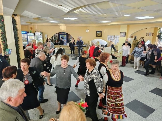 Пенсионерски клуб в Берковица спретна тържество за 8 март /снимки/