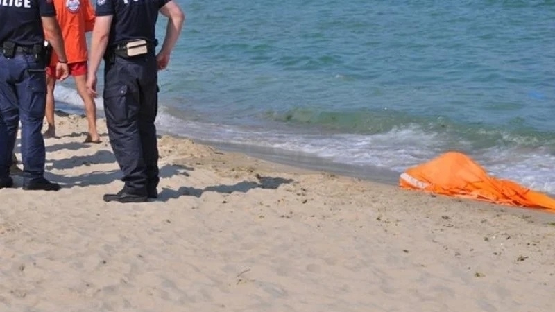 Безжизнено тяло на жена изплува в морето край Несебър