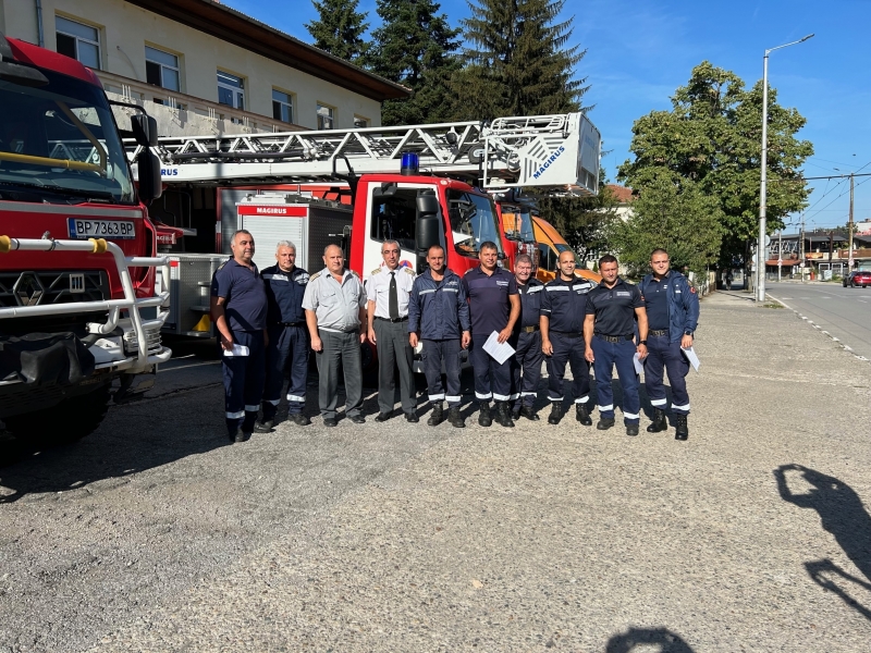 Наградиха на тържествена церемония 10 пожарникари от Враца и областта