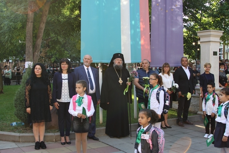 Средно училище Христо Ботев Враца откри тържествено новата учебна