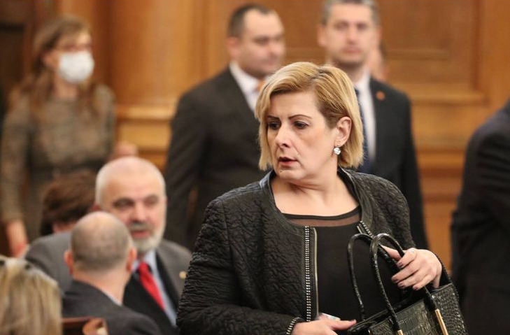 Прокуратурата проверява депутатката Елена Гунчева за престъпление против Републиката