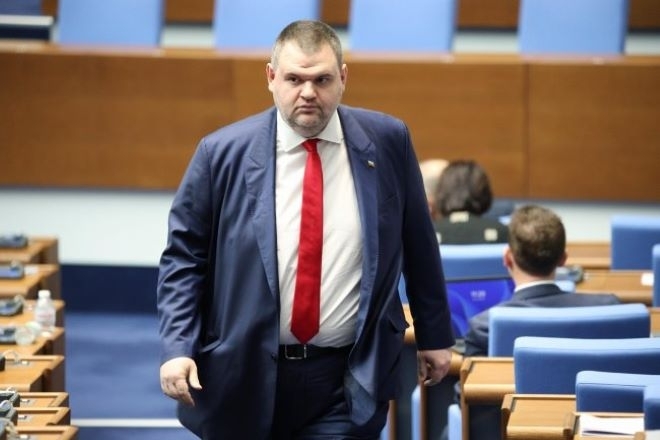 Пеевски е все по-близо до еднолично лидерство в ДПС