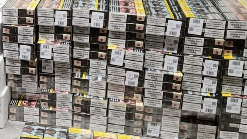 Контрабандни 13 650 опаковки сексуален стимулант и 9800 къса цигари