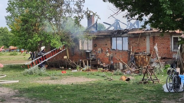 Голям пожар е избухнал в селскостопанска постройка в монтанското село