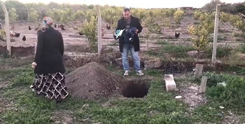 Предполагаемо мъртво бебе дойде на себе си по пътя за