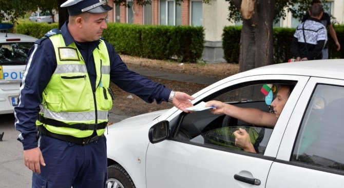 Полицаи са проверили над 200 души във Врачанско само за