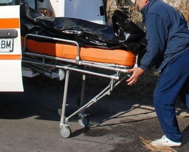 Възрастен мъж е открит мъртъв пред блок в Благоевград съобщават