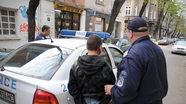 Хлапе открадна пари от момиче в социален център в Лом