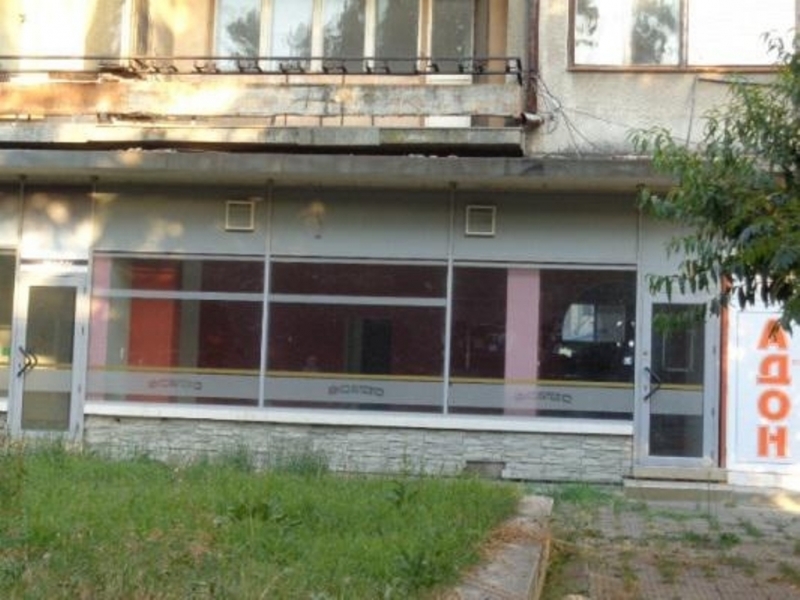 Сложиха на тезгяха два големи магазина във Видин /снимки/