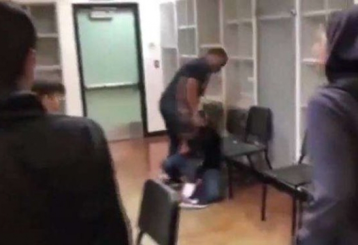 64 годишен учител по музика от гимназията Мейууд Академи в Калифорния