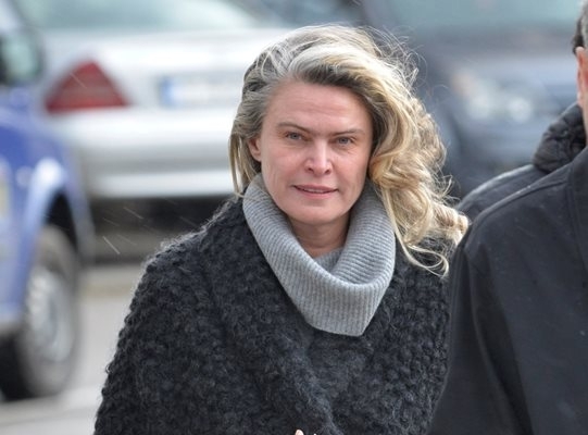 Жената до Васил Божков Елена Динева се яви на разпит в