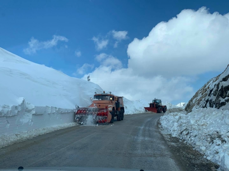 Пътят от разклона за село Згориград до пещера Леденика е