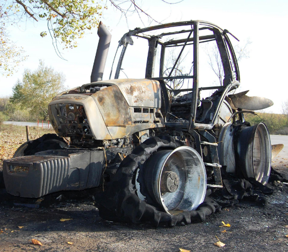 Два трактора са изгорели напълно при пожар в монтанското село