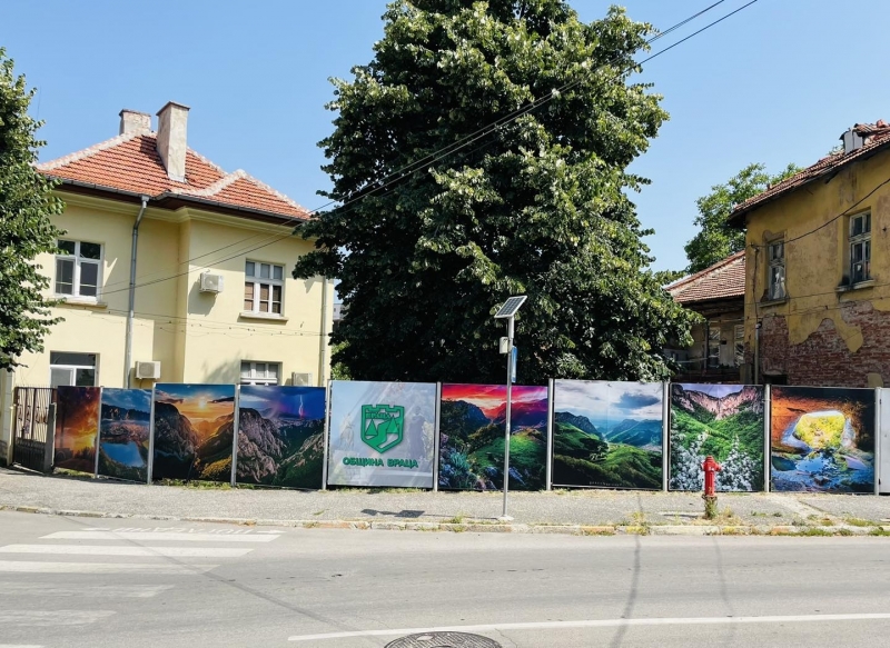 Обновени пана в центъра на града представят природните забележителности на