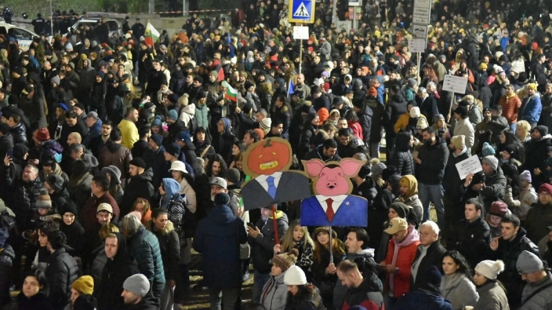 Граждани се събраха на поредни протести в София и в