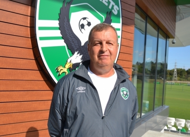 Сттарши треньорът на Лудогорец U19 Юри Васев говори пред клубната