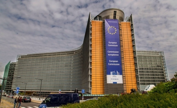 Европейската комисия ревизира леко нагоре своите прогнози за икономическия спад