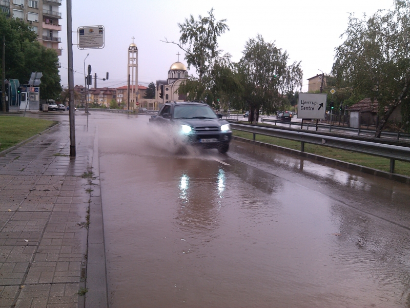 Горещините отстъпват а в края на седмицата температурите ще паднат