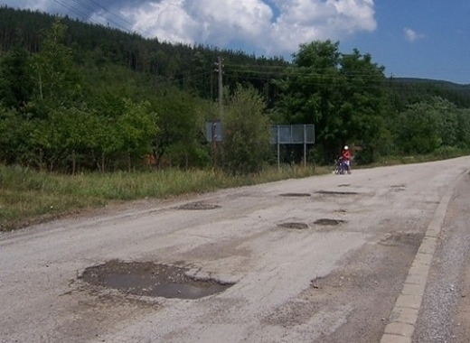 Община Враца внесе искане в МРРБ за ремонт на пътя Чирен-Девене