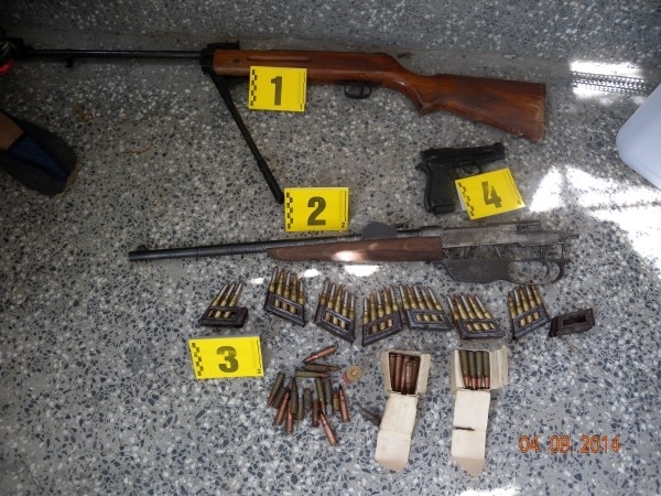 Тарашиха дома на пенсионер и намериха голямо количество нерегистрирани оръжия