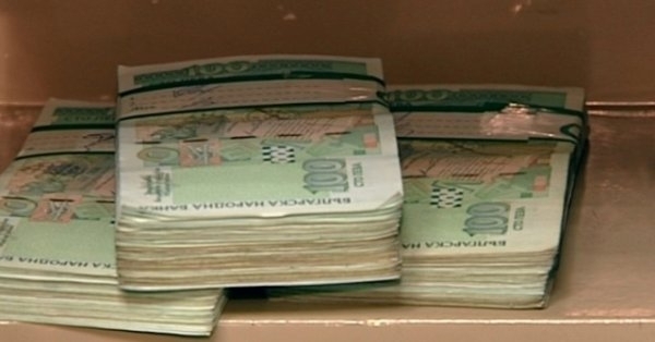 Смел и сръчен: Апаш задигна 4 бона от къща в Монтанско, полицията го търси
