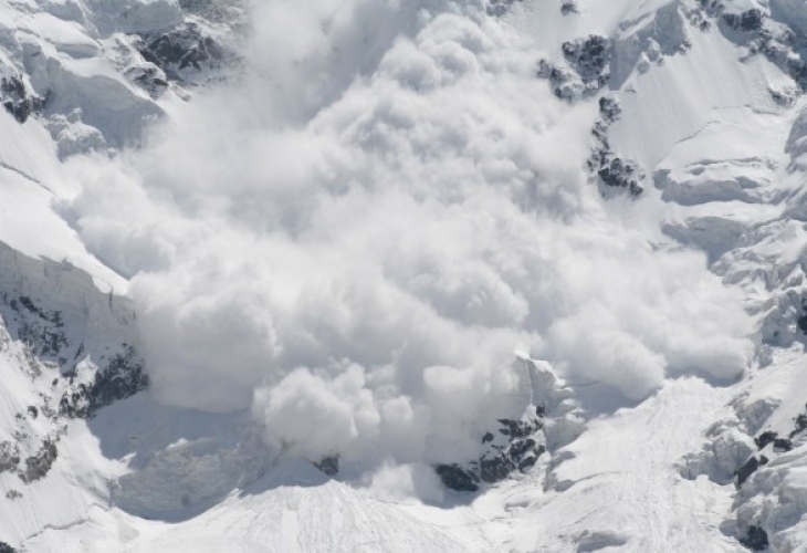 Лавина е паднала върху хотел в района на Италианските Алпи