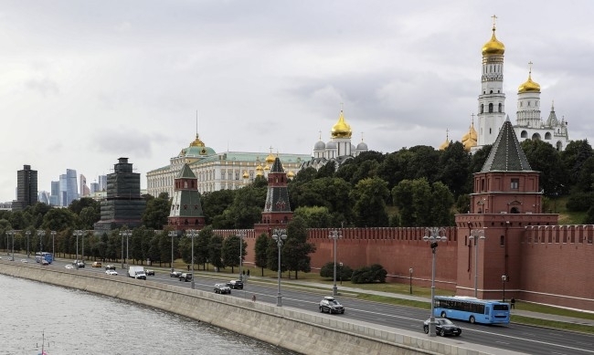 Руски заместник министър на отбраната бе задържан по подозрение във взимане