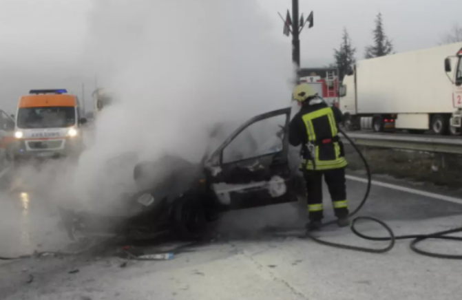 Пожар съсипа колата на жена от Вършец, научи BulNews.
Случката е