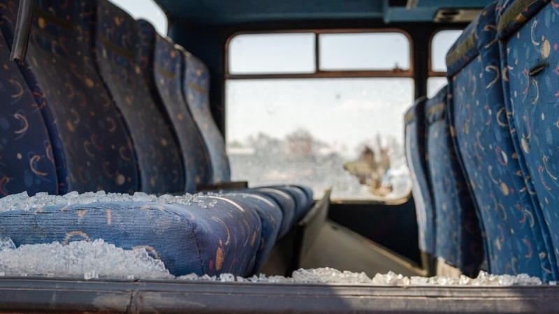 Двама души загинаха и 21 бяха ранени при катастрофа на