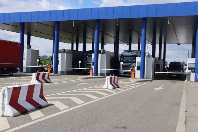 Трафикът на товарни автомобили е интензивен на границите с Румъния