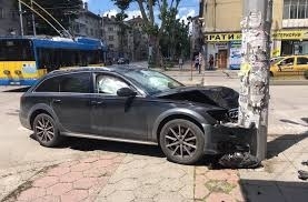 Двама души пострадаха при катастрофа станала малко след полунощ в