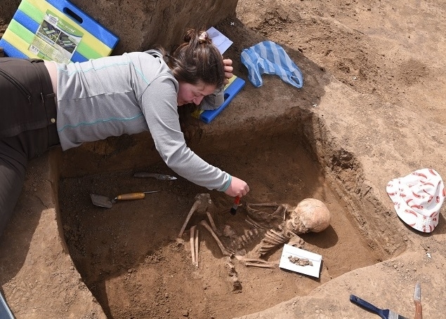 Детски гроб с изключително рядък и ценен пигмент бе открит