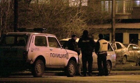Полицията във Врачанско преследва шофьор без книжка между селата Хайредин