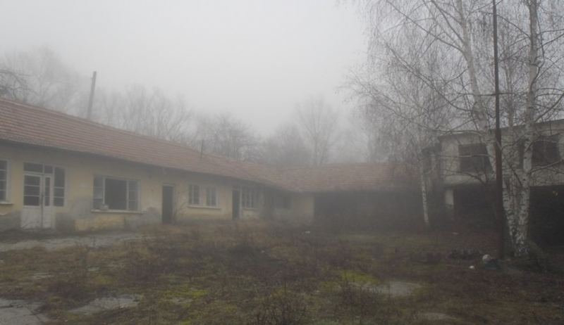 Частен съдебен изпълнител сложи на тезгяха няколко работилници и сгради