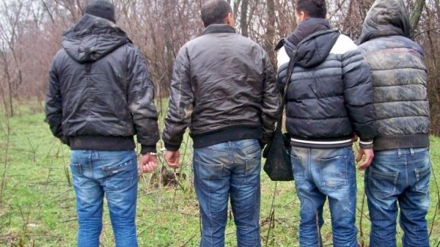 Трима мъже които се представили за граждани на Сирия се явили в