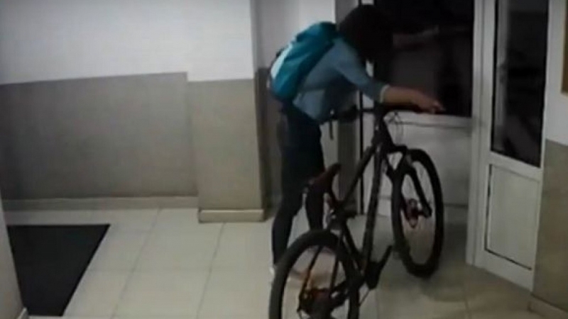 Врачанин е откраднал колело пред блок в града съобщиха от