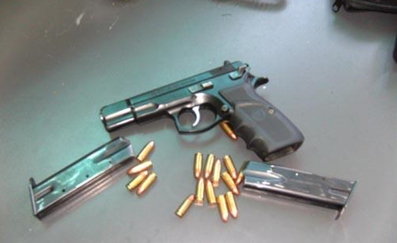 Незаконен пистолет и боеприпаси иззеха ченгета от къща във врачанско