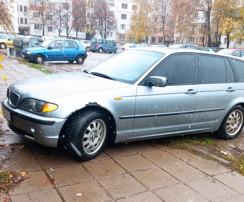 Майки бутат колички с бебета в калните локви заради зарязано