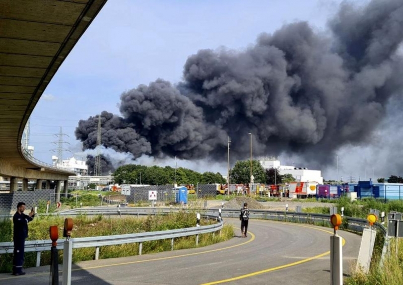 Мощна експлозия разтърси химически промишлен обект в западногерманския град Леверкузен