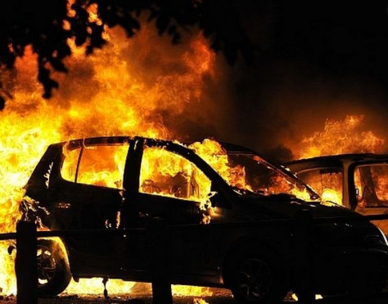 Неизвестни подпалиха личния автомобил на дългогодишния служител на ДАИ Александър Иванов