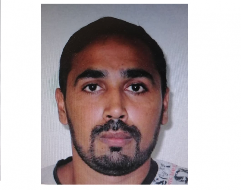 Началникът и социалният работник на затворническото общежитие от открит тип