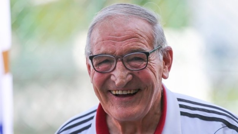 Паметник на легендарния футболист и треньор Димитър Пенев ще бъде