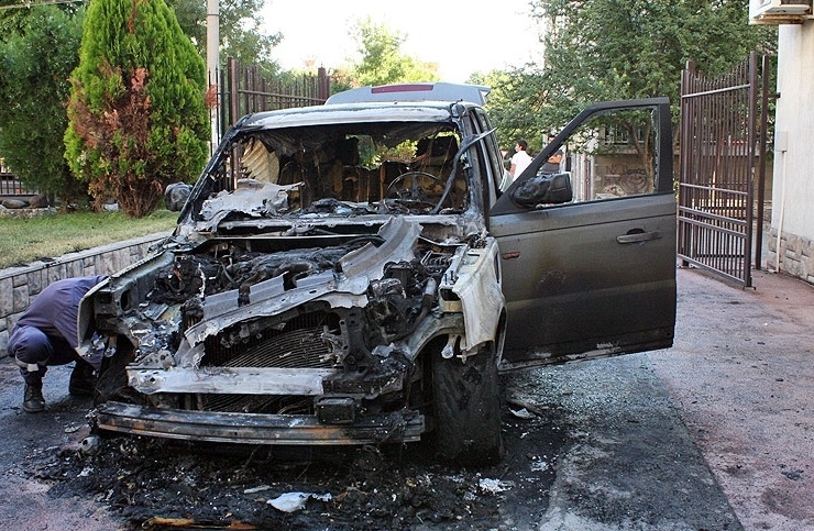 Джип Ленд Ровър Дискавъри е бил запален във Врачанско снощи