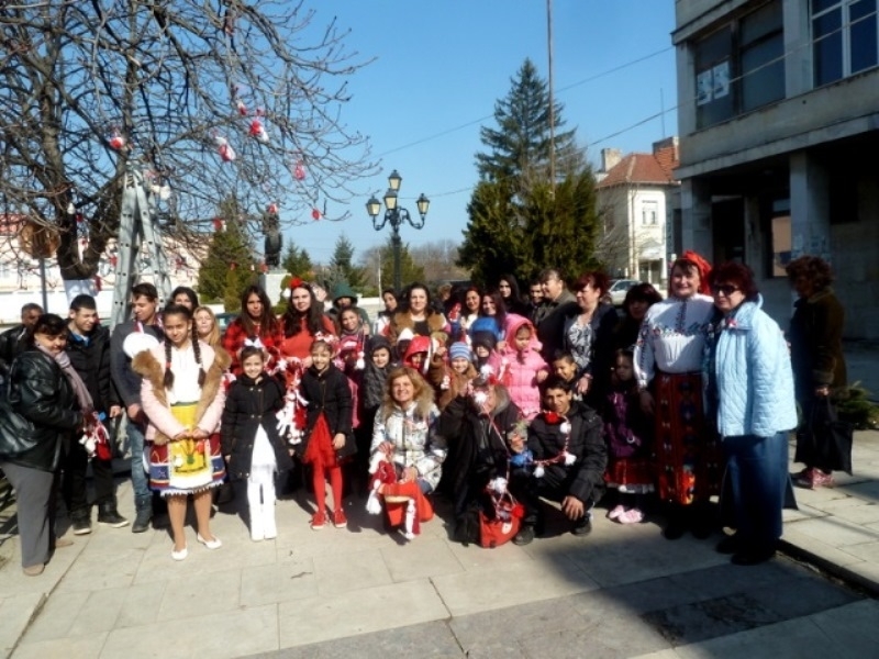 С празнично настроение първи в сградата на общинска администрация Борован