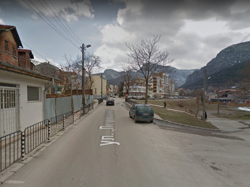 Временно се ограничава движението по част от улица във Враца