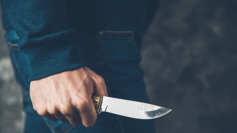 Див екшън! Мъж извади нож при бой насред улица във Видин, наръга опонент и го прати в болница