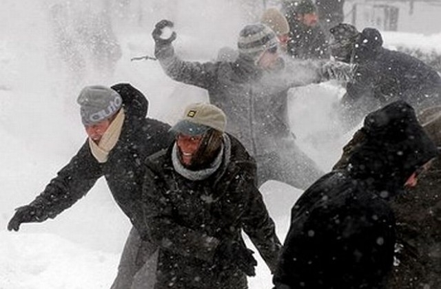 Седем души бяха простреляни снощи в Истанбул след като масов