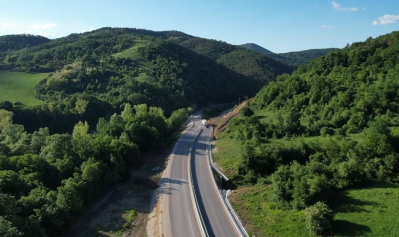 Свлачища заринаха новия международен път Е 79 между Мездра и Ботевград