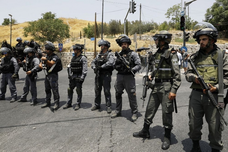 Израелски военни убиха петима палестинци въоръжени бойци в бежански лагер