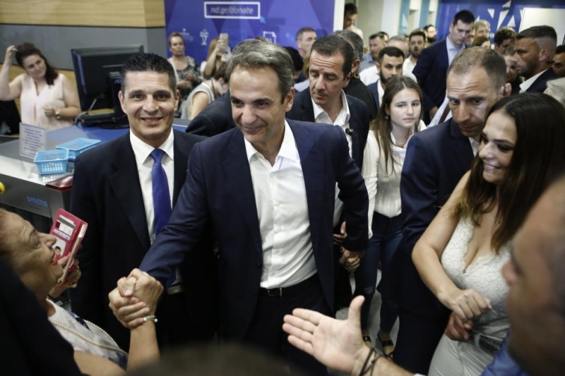 Главната опозиционна десноцентристка партия Нова демокрация начело с Кириакос Мицотакиспобеди
